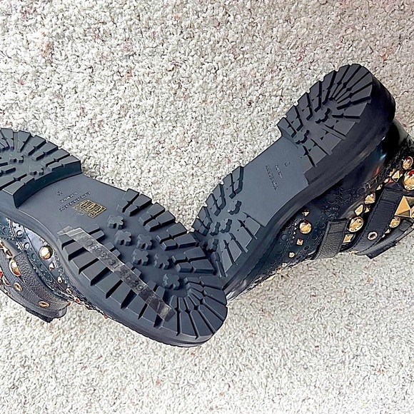 BURBERRY EVERDON STUDDED GLOSSED LEATHER ANKLE BOOT - Picture 3 of 10